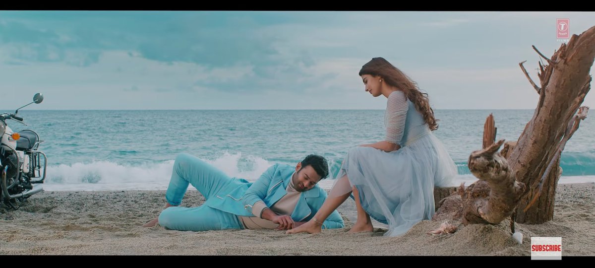 here_pj's tweet photo. Em unnadra babu 💥💥❤️ #Prabhas❤️
@director_radhaa mass💥💥
@hegdepooja
#AashiquiAaGayi 💥 
#RadheShyam https://t.co/gYxf6puutC https://t.co/hRSNQLtRUJ