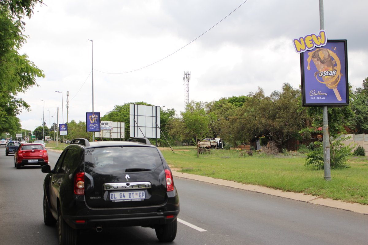 Make your Street Pole Ad campaign Stan Out with Die-Cuts! <a href="/DairyMilkIn/">Cadbury Dairy Milk</a>  <a href="/Cadbury5Star/">Cadbury 5 Star</a> 
#Adreachinnovation 
@MasakheMedia
@SolePoleAds
