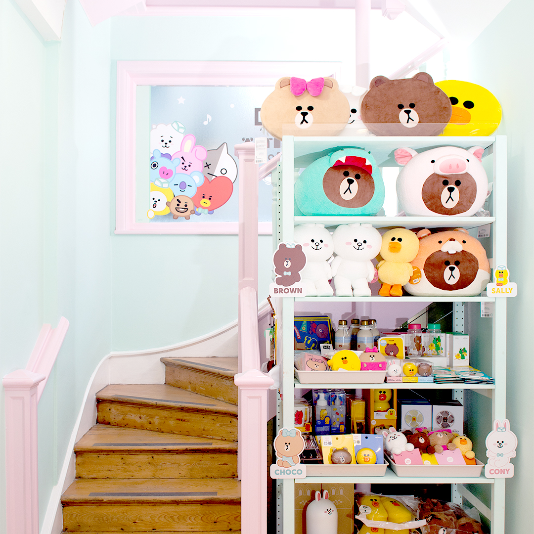 _LINEFRIENDS's tweet image. LINE FRIENDS Tasty Universe at @artbox_cafe in Brighton, UK, has been extended into 2022!🙌
Come and visit the BROWN &amp;amp; FRIENDS take out counter and go shopping in the boutique!
Plan your visit at artboxcafe.co.uk💖

#artboxcafe #LINEFRIENDS #BROWN #CONY #SALLY #CHOCO
