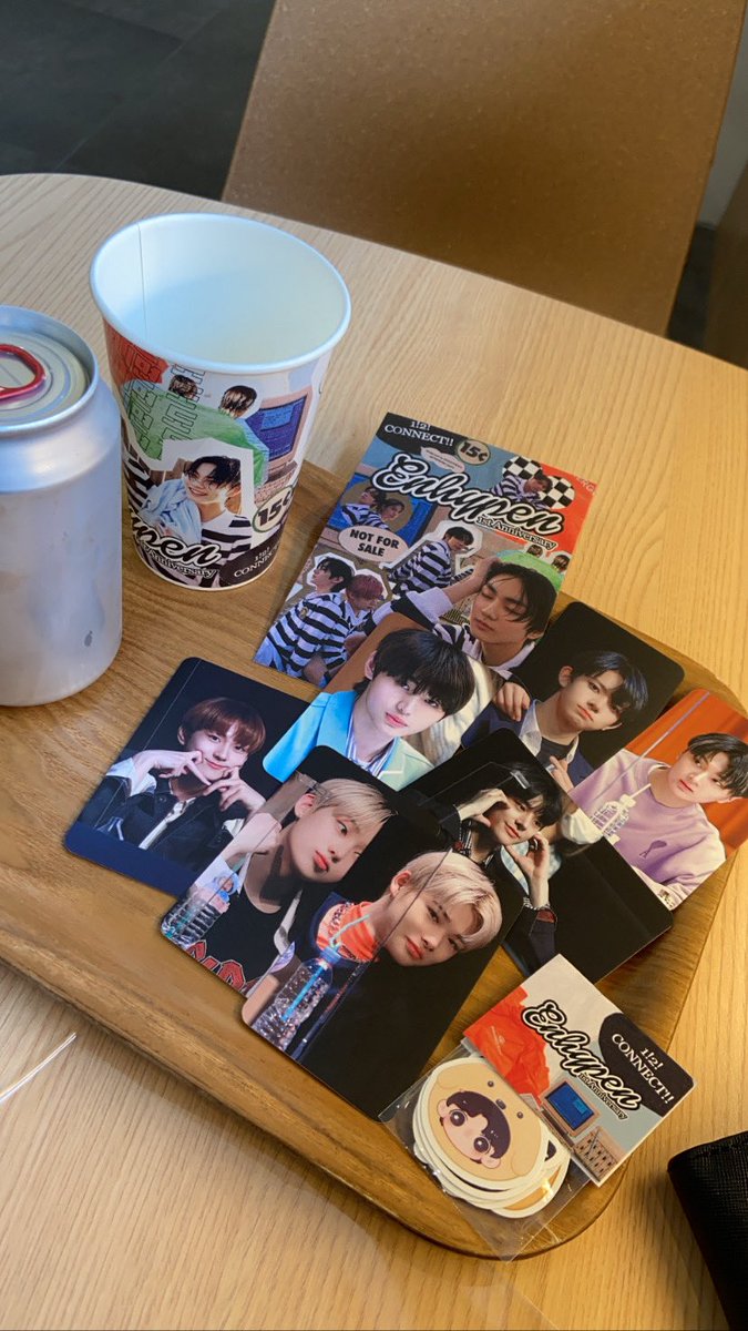 enhypen_river's tweet photo. 아 너무 행복해…😭
내생에 첨으로 온 생카 완전 만족쓰..🤍
GOLDMOON🌕
#영원히_함께할_엔하이픈의_1stAnniversary https://t.co/ms3LNX2HD6