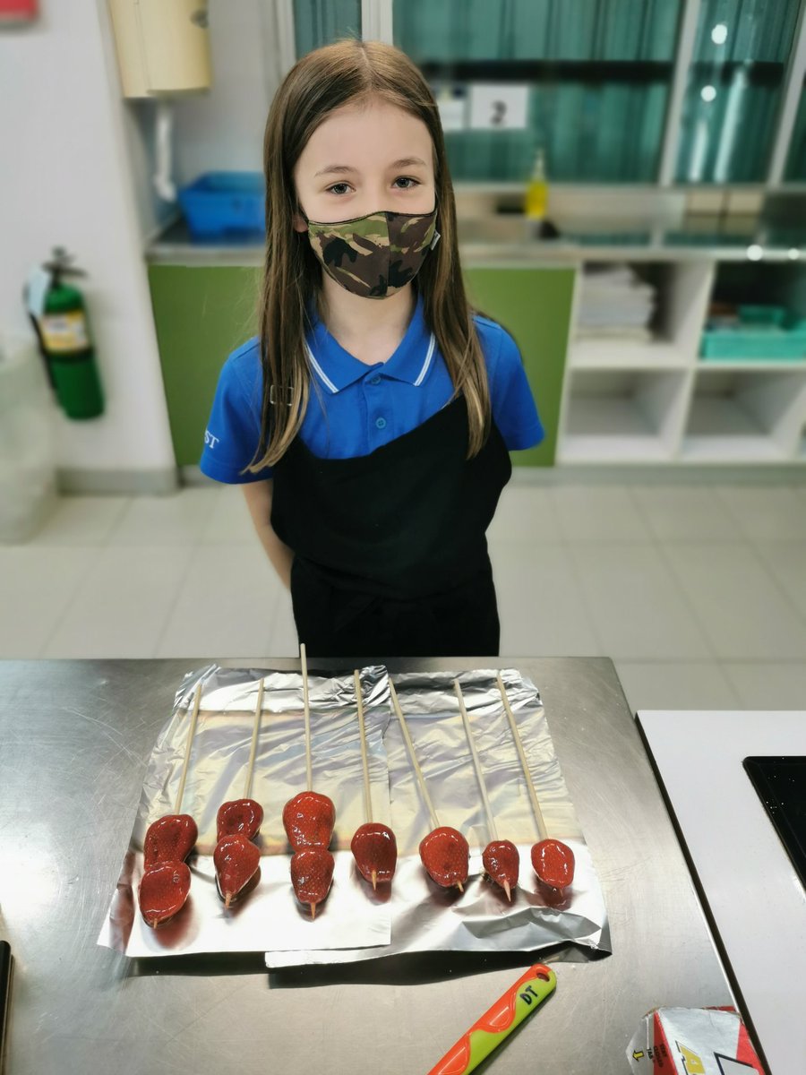YfeiYuanjia's tweet photo. Cooking in action! This corresponds well to the unit - cooking Chinese food. The process of exploring the cooking vocabulary and procedures is fun. The cooking is also fun! @NISTSchool #languagechat #mandarin https://t.co/lIrW9p017l