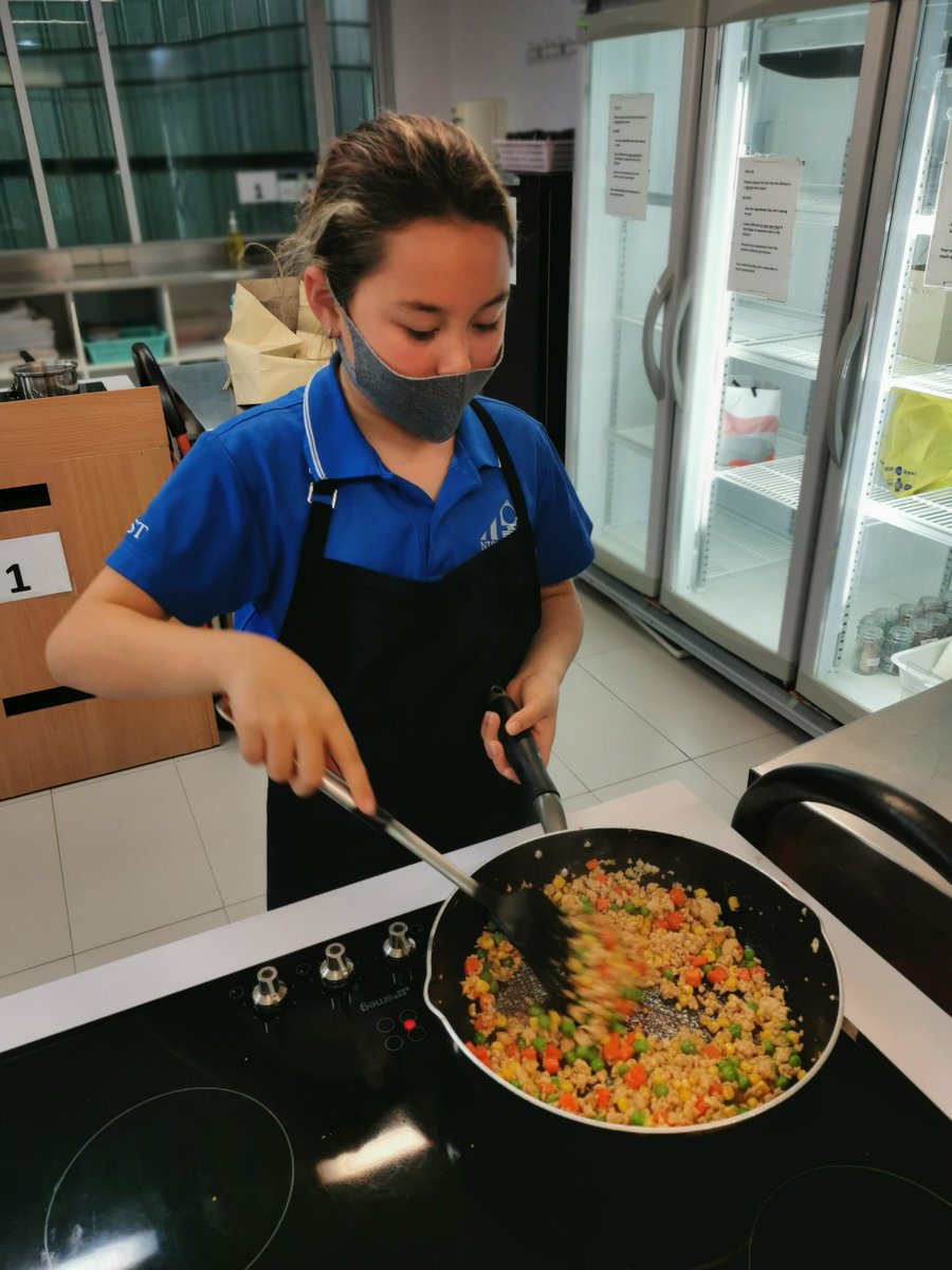 YfeiYuanjia's tweet photo. Cooking in action! This corresponds well to the unit - cooking Chinese food. The process of exploring the cooking vocabulary and procedures is fun. The cooking is also fun! @NISTSchool #languagechat #mandarin https://t.co/lIrW9p017l