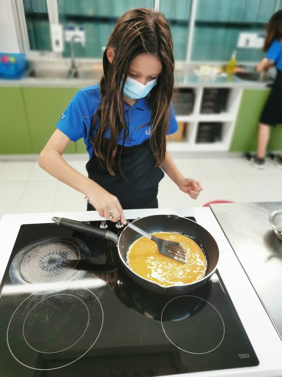 YfeiYuanjia's tweet photo. Cooking in action! This corresponds well to the unit - cooking Chinese food. The process of exploring the cooking vocabulary and procedures is fun. The cooking is also fun! @NISTSchool #languagechat #mandarin https://t.co/lIrW9p017l