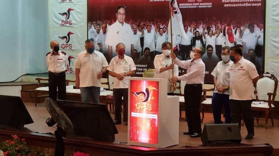 ybkarimhamzah's tweet photo. Last night's launching of Gabungan Parti #Sarawak #GPS #election machinery to remind ourselves that we have to gear up for #PRN12 that takes place on Dec 18. Of course we had prepared earlier for battles to come.
Read more at: https://t.co/OzeZ6eZ6QG @JapenSarawak @bernamadotcom https://t.co/8eyw6MuuYL