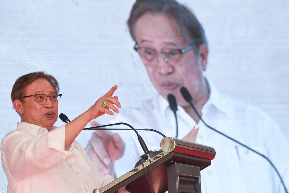 ybkarimhamzah's tweet photo. Last night's launching of Gabungan Parti #Sarawak #GPS #election machinery to remind ourselves that we have to gear up for #PRN12 that takes place on Dec 18. Of course we had prepared earlier for battles to come.
Read more at: https://t.co/OzeZ6eZ6QG @JapenSarawak @bernamadotcom https://t.co/8eyw6MuuYL