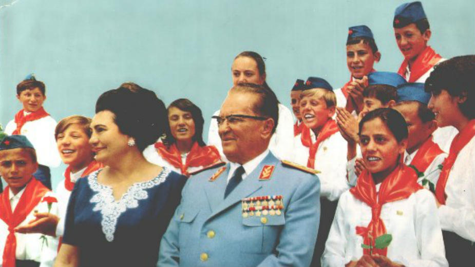 GuilleVelasc's tweet photo. 29 de noviembre es el Día de la República que celebra la constitución de Yugoslavia. #DanRepublikeJugoslavije #danrepublike. Como dice la broma, si Tito viviera, estaríamos descansando en casa. Habrá que conformarse con escuchar este clásico https://t.co/78EfjU6JHN Sretan Dan! https://t.co/ilCCp5ckh8