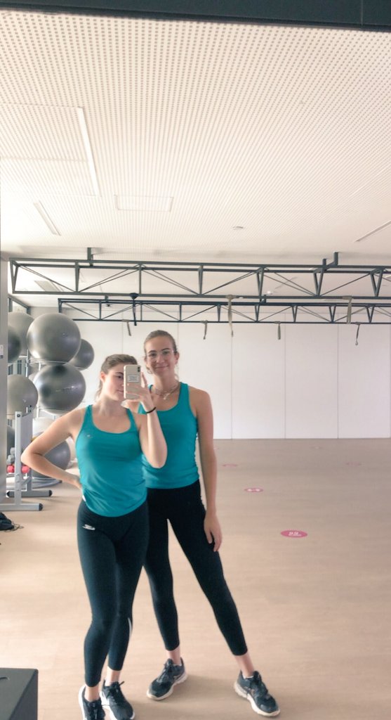 UibMar's tweet photo. Fer esport en companyia sempre va bé, aporta més motivació!✨✨ Na @mariabelrb_uib i jo som compis de gym per realitzar les dues vegades d'exerci setmanal! 🤗🤗
#22121_uib
@EFsaludable_UIB https://t.co/poyoxZCa68