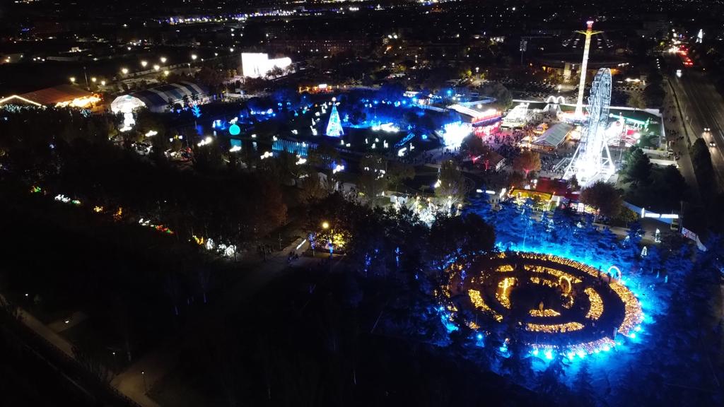 PlanInfantil's tweet photo. Mágicas Navidades, el Parque de la Navidad de España, está en Torrejón de Ardoz. 🎄
Sin duda es el planazo de estas navidades, no te lo pierdas!!
Recuerda que este año tienes que sacar entrada antes de ir. ⬇⬇
https://t.co/XICIWoMWnc
#MágicasNavidades @NavidadTorrejon https://t.co/sr50NjAEzy