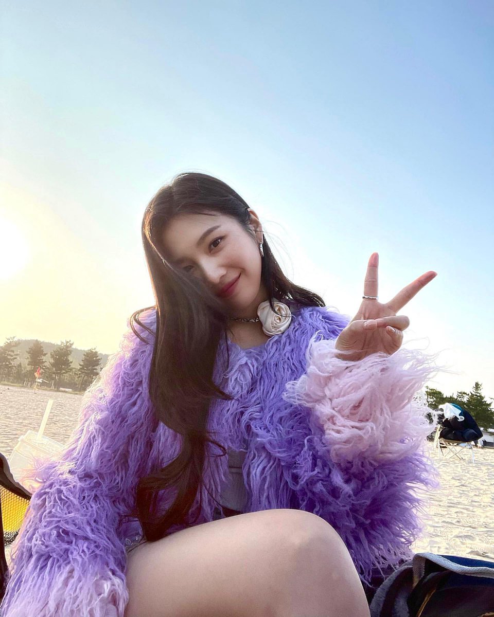_imyour_joyi's tweet photo. And I hope I will never comeback here since I think I've had enough fun in rpw (LOL). I'm sorry if I ever hurt someone here and I'm sorry if I had to leave. I'm gonna miss you all guys. I hope you all won't forget about meeee! ✌🏻💚

ㅡJOYIㅡ 
💋💋 https://t.co/dHyUh7hoWE
