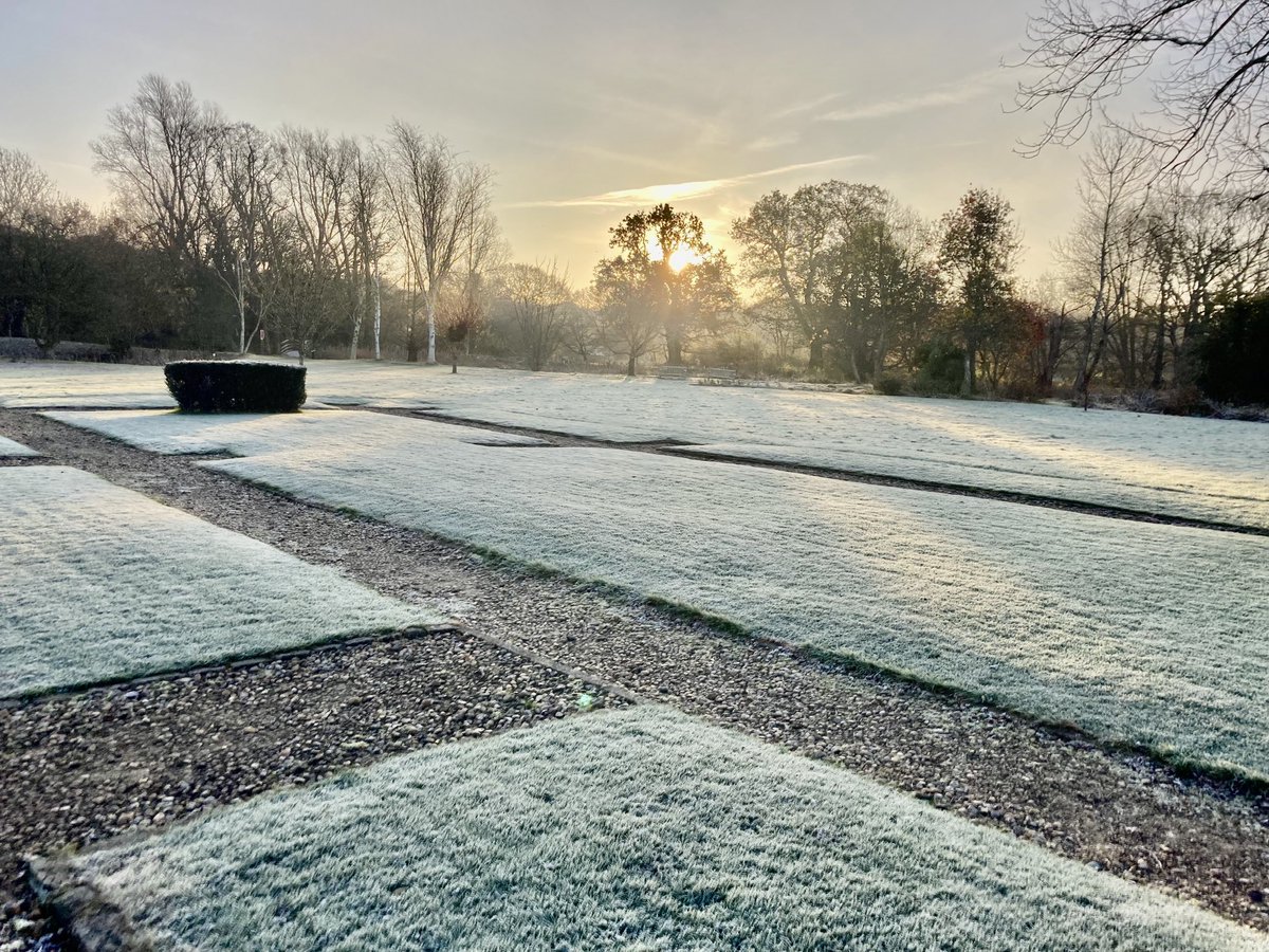 Frosty start ⁦<a href="/MichelhamPriory/">Michelham Priory</a>⁩ #heritage #museum #garden