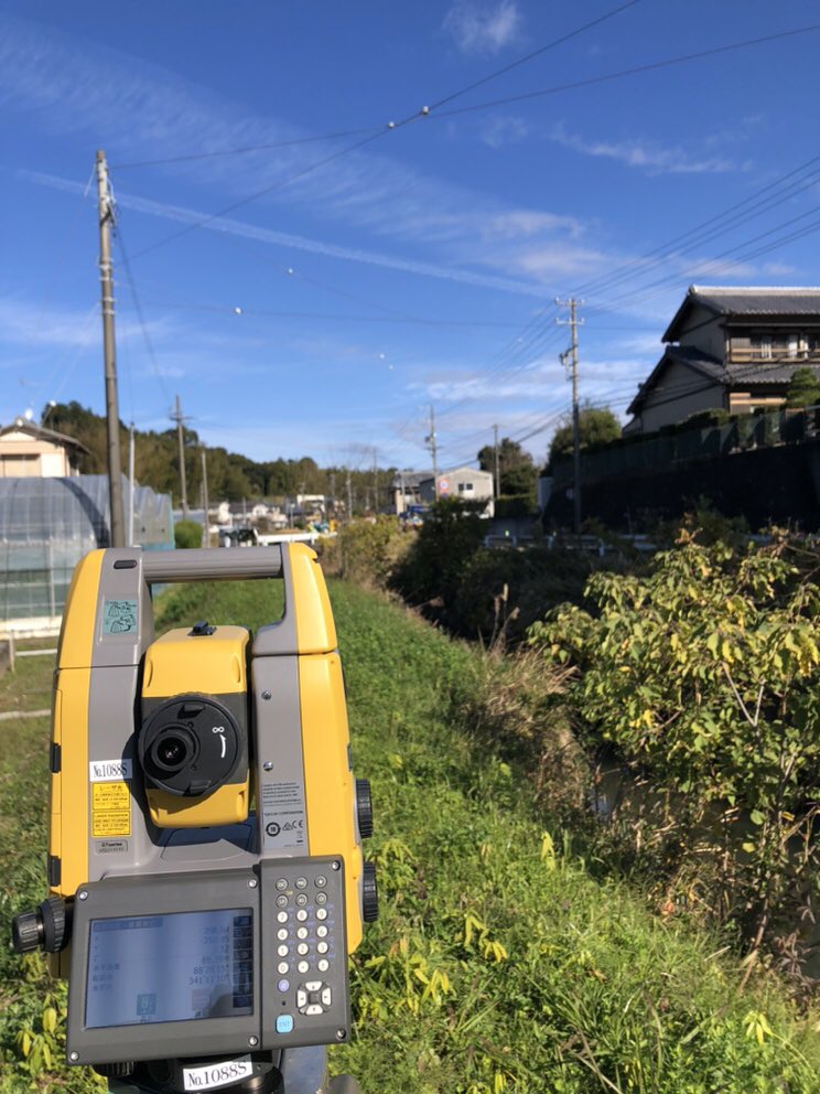 survek_jp's tweet photo. 本日は転圧管理システム、GPRoller LPS仕様の取り付けを行いました😆
#転圧
#GPRoller
#浜松 https://t.co/VHgUCgC3wB