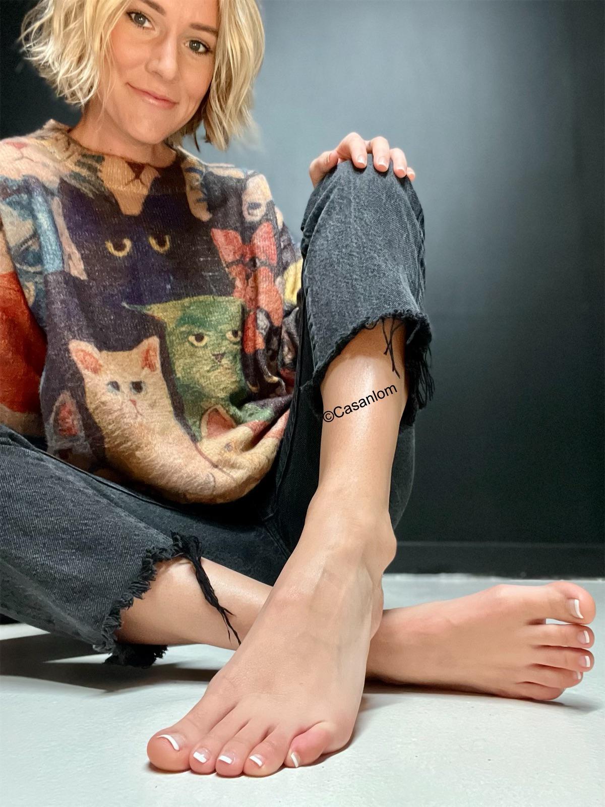 Footsie on X: Miss Casanlom from USA Midwest... t.coWPBWg3jnNS   X