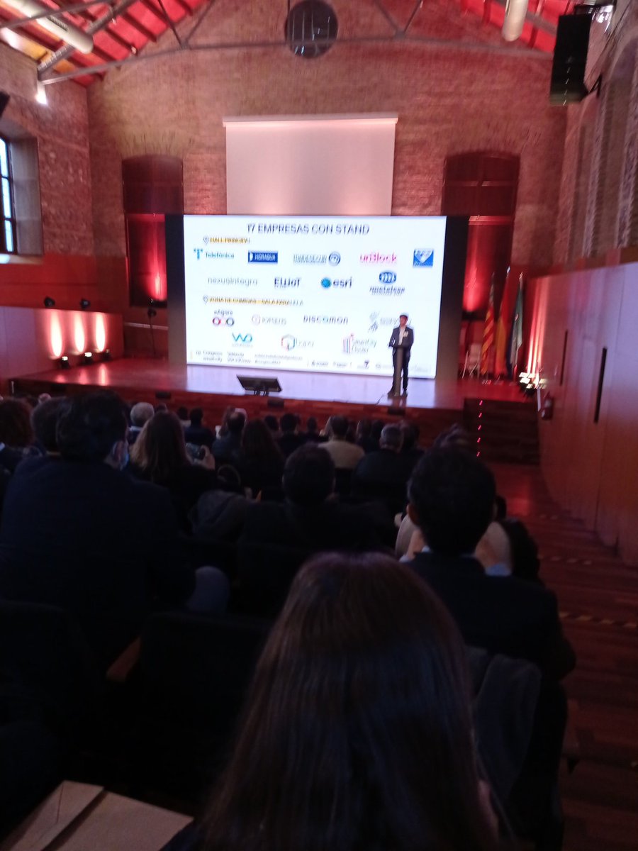 01.Congreso Nacional de la Red Española de Ciudades Inteligentes 
Comienza el Congreso en la ciudad de València. Muy ilusionado por conocer las mejoras del ecosistema Smart.