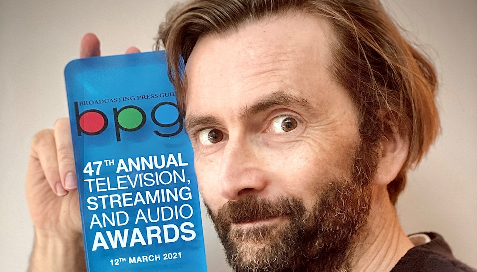 David_Tennant's tweet photo. #DavidTennant Daily Photo!

The 2021 photo today is of David with his Best Actor Award from the Broadcasting Press Guild Awards which he won for Staged and Des back in March https://t.co/vNwncSk3VD