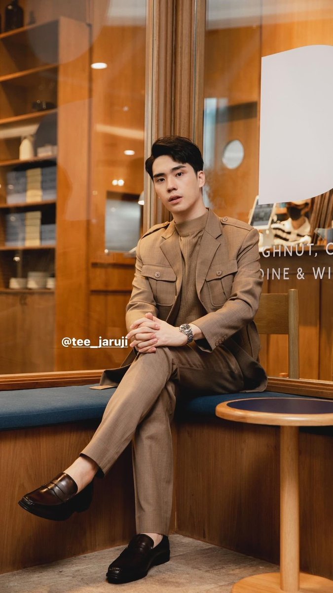 TaeTEeTaiwan's tweet photo. Khun Tee_jaruji with Micah Slip on.
Cr. IG kennethcoleth
#TEeThanapon
#TECHNICOLE
#KennethColeTH https://t.co/2H4iI90n8G