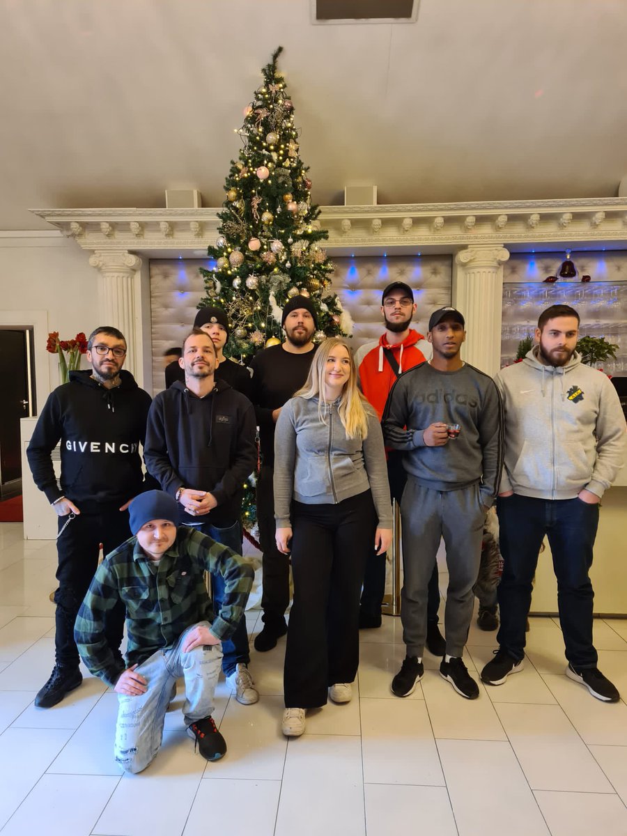ungakris's tweet photo. I helgen var det dags igen! Flera av våra lokalföreningar samlades på KRIS-Dagarna. Det var många spännande och givande samtal och grupparbeten för att ta fram en nytt KRIS och Unga KRIS. 💙#krisdagarna #krisdagarna2021 #nyakris #ungakris #uppigen https://t.co/iSk8iH9RrT