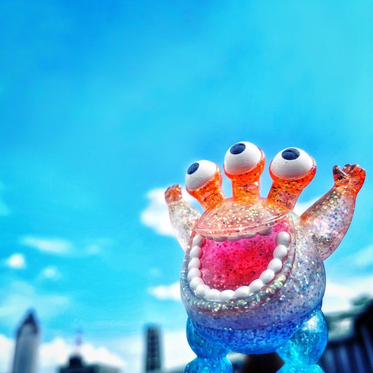 wilson1980's tweet photo. 🌈🖐🏻👁👁👁🤚🏼✨
#paradise2005
#toystory #toy #toysinstagram #toyfotography #toy4life #designertoy #designertoys #sofvi #sofubi #littlegreenman #ウッディ #三眼仔 #toyscollection
#aliens #hosuke #toydesign #arttoy #littlemonster #怪獣 #kaiju #monster #babyhosuke #robintangantics https://t.co/TsAQdaG2eF
