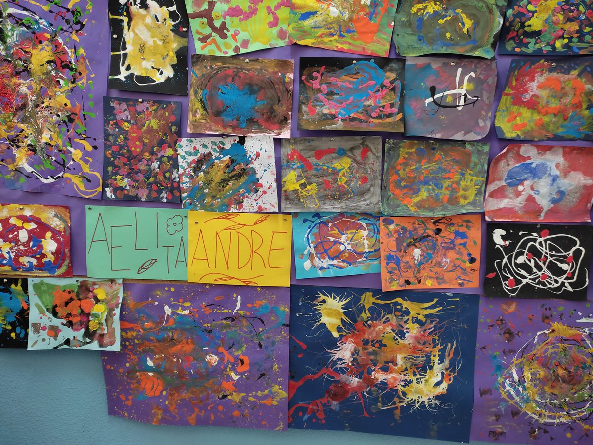 ceipS_TomasAV's tweet photo. Nuestro #GrupodeExpertos de 4º explican a sus compañeros de 5º y 6º la pintura de @AelitaAndreart. #Igualdad dentro del proyecto #Pintomás. @AvilaEducaJCYL @educacyl https://t.co/C68YawxKc7