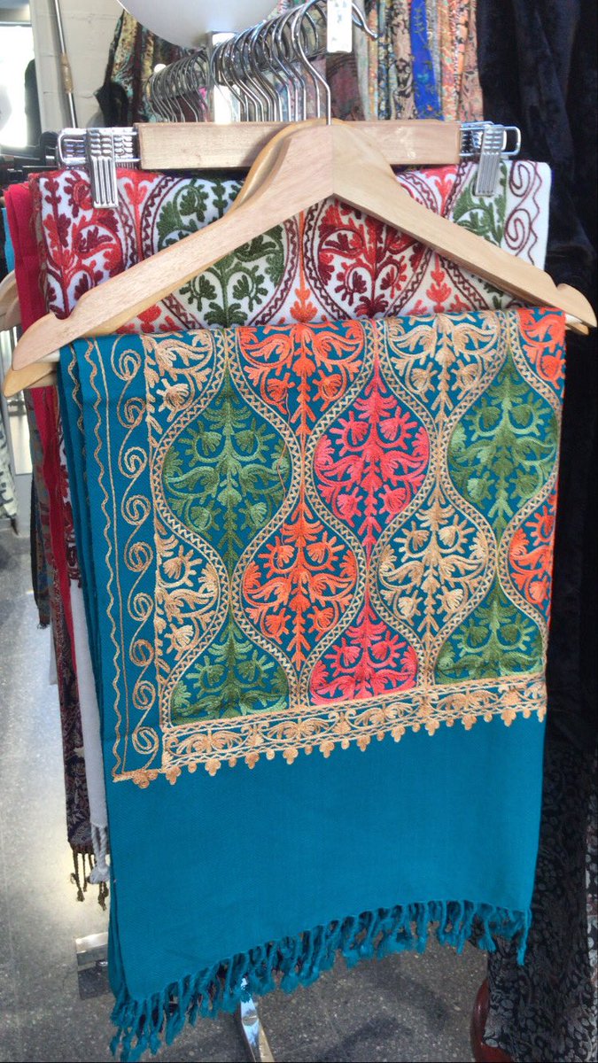 EncantsStAntoni's tweet photo. 👚👗 Estils, colors, dissenys… als #EncantsdeSantAntoni els pots trobar tots perquè hi veuràs tot en #modadona. I per als homes també! Aquests vestits i jaquetes són propostes de @wowindia.
👇🏻 https://t.co/xSOCKULgxJ