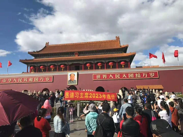 天安门前上演劝进戏，习近平司马昭之心想将天下传位给自己私生子习明德