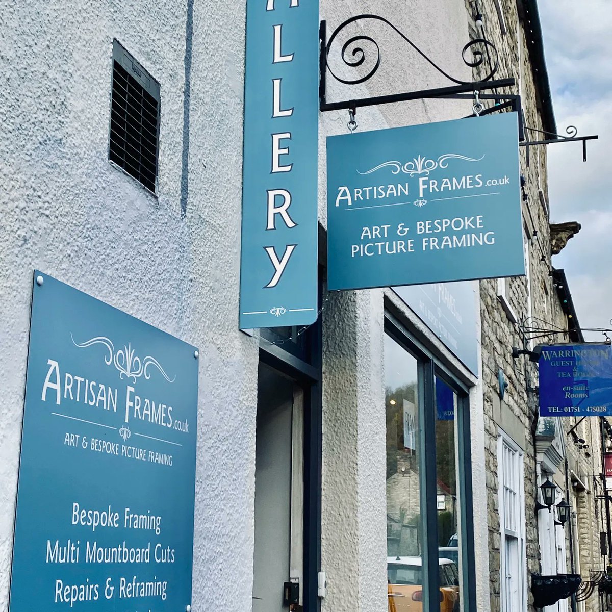 artisan_frames's tweet image. All set up with signage. A lovely corner of the village! 
#thorntonledale
#pictureframing
#gallery
#art
#giftsforxmas
#originalart