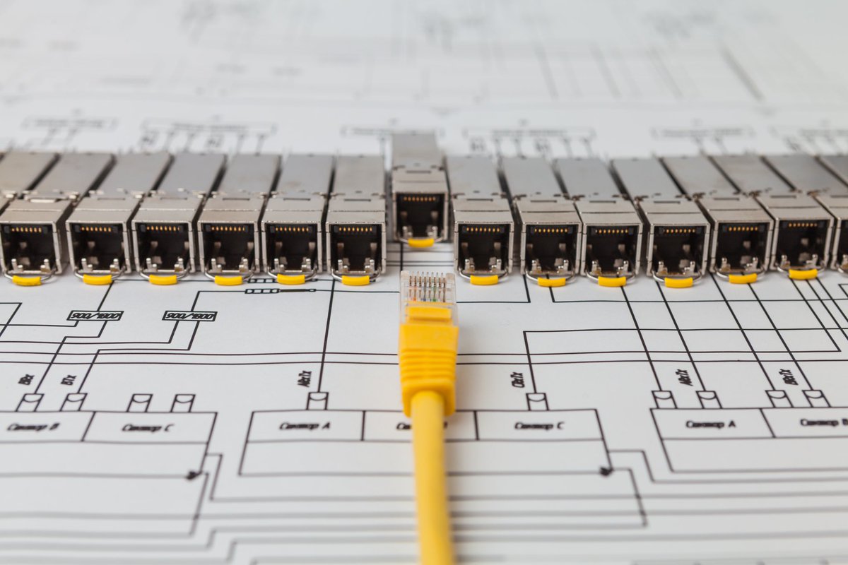 anlan_ru's tweet photo. Что такое модули и порты SFP?

Порт SFP - это стандартизированный разъем для модульных приемопередатчиков. Аббревиатура SFP расшифровывается как Small Form-factor Pluggable (подключаемый модуль малого форм-фактора). 
https://t.co/6Wopm5fA1m https://t.co/T79M9X1heh