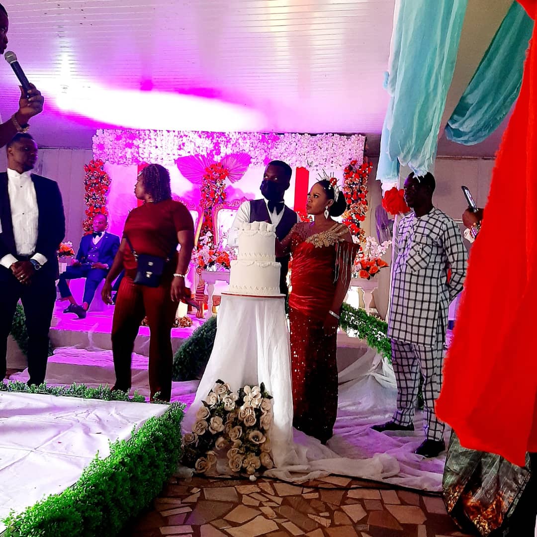 ChinakweKosiso1's tweet photo. Our couple from yesterday's wedding!!!
We add glamour to your events, call us for bookings 07037224178
#anambrabaker 
#onitshabaker 
#internationalbaker
#worldclassbaker
#deluxecakesnevents
#bestcakesinanambra
#bestcakesinonitsha
#cakequeen
#cakevendorsinanambra https://t.co/2dQab8Vkdz