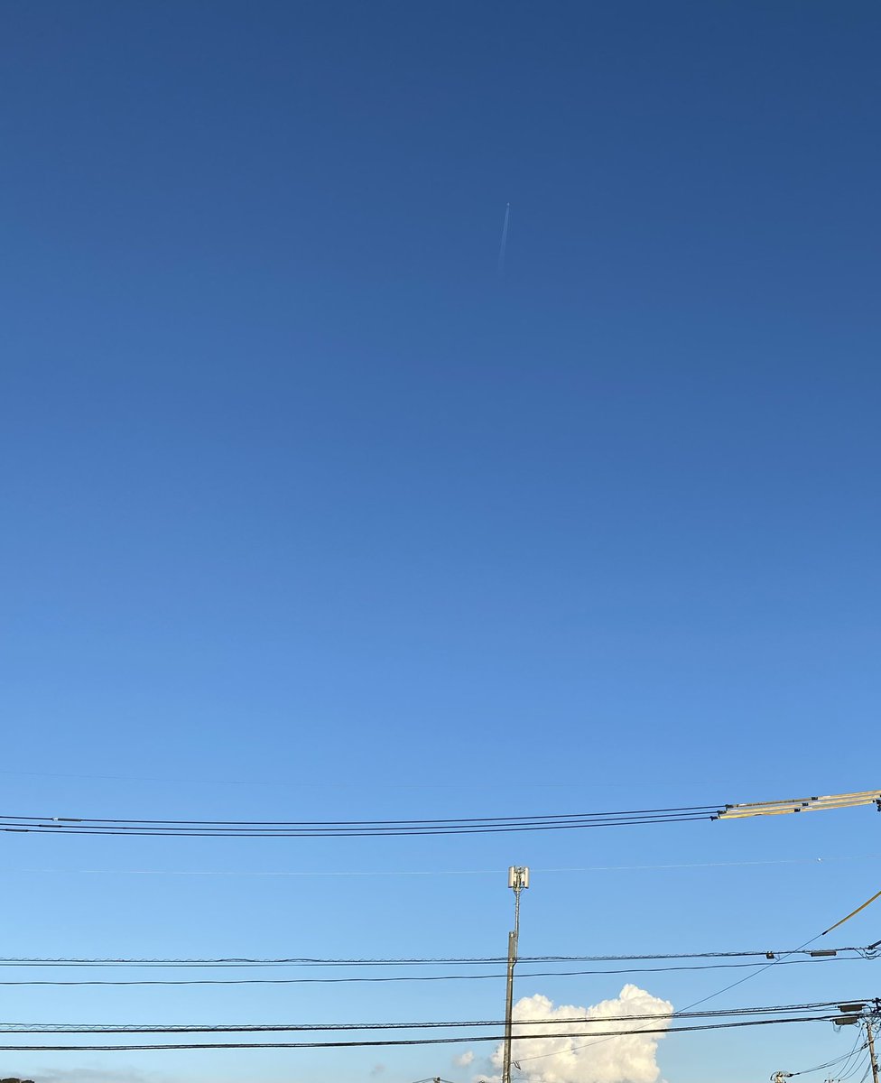 sln_ueiao's tweet photo. “좋아하는 구름이다 ”
Time : #Autumn #daytime
#sky #photography #hue #vivid #하늘 #그름 #langit #bầutrời #shadows #midtones #highlights #portrait #abstract #landscape https://t.co/z3lAXJ2xdf