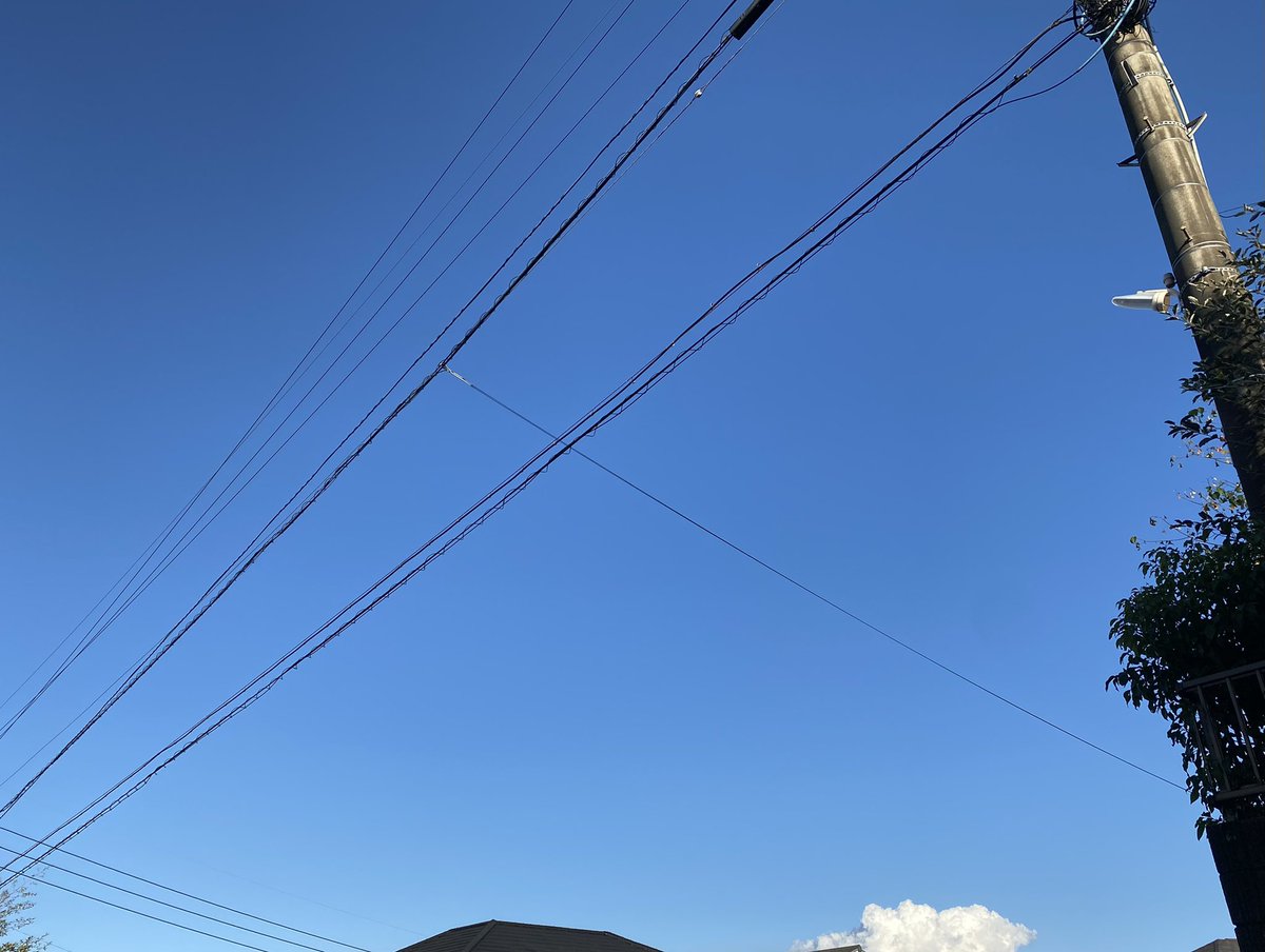 sln_ueiao's tweet photo. “좋아하는 구름이다 ”
Time : #Autumn #daytime
#sky #photography #hue #vivid #하늘 #그름 #langit #bầutrời #shadows #midtones #highlights #portrait #abstract #landscape https://t.co/z3lAXJ2xdf