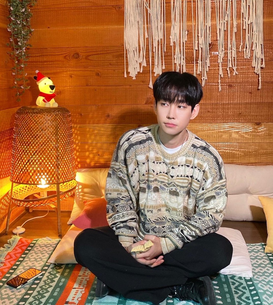 [SeongJeong]

겨울바람에 코끝 찌이이잉 시려우니까 다들 옷 꼬오오옥 껴입고 다녀요❤

#클래스메이트 #CLASSMATE

#지각생 #허성정 #이재성 #안병민
#12월 #감기조심 #핫팩 #필수 #생존신고