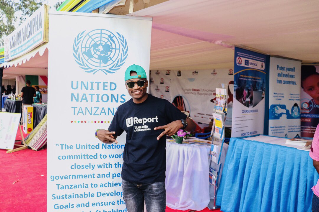 hon_derrick's tweet photo. @UReportTanzania KatikaMaadhimisho wa Wiki ya UKIMWI Duniani, Katika Banda la Umoja Wa Mataifa pamoja na @UNICEFTanzania Nipo hapa Viwanja vya Ruanda Mbeya kuadhimisha wiki yaUKIMWI na kuendelea kutoa elimu Kwa vijana juu ya Huduma Muhimu zinazopatikana kutoka U-Report
#WorldAID https://t.co/yeT6g5vthq