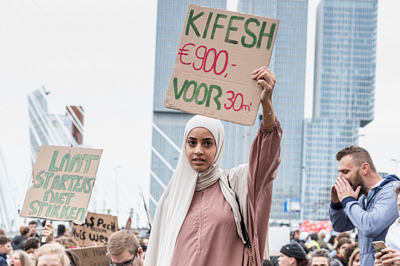 Hoe tackelen we de #wooncrisis? Dit staat centraal bij de komende #gemeenteraadsverkiezingen en in laatste #Huurpeil van 2021. Verder: aanpak van dak- en #thuisloosheid tot nu toe &amp; de #Omgevingswet als risico voor zeggenschap door #huurders. Lees meer: woonbond.nl/nieuws/weg-ver…