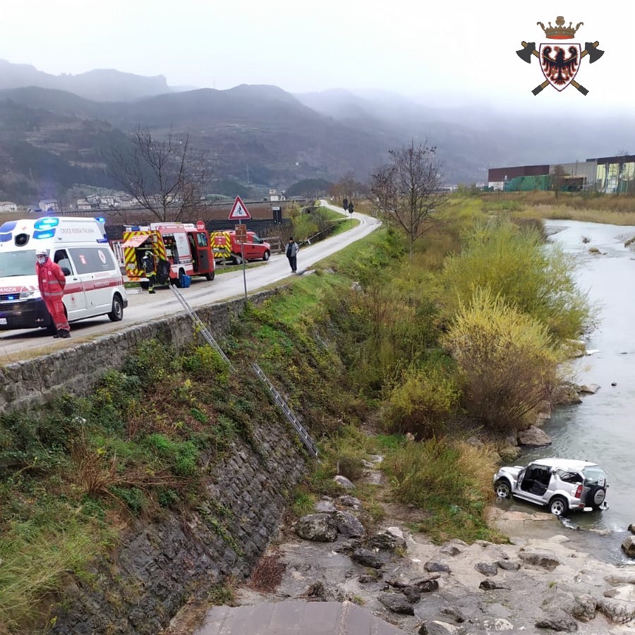 fedvvfvoltn's tweet photo. Gli interventi della #domenica: #vvfdro allertati alle 11.49 dopo che un’auto è caduta nelle gelide acque del fiume Sarca, #vvfpraso alle prese con taglio piante e messa in sicurezza SP 27 a seguito della nevicata. #vvftrentino #essercisempre https://t.co/N0F4hW8aAo