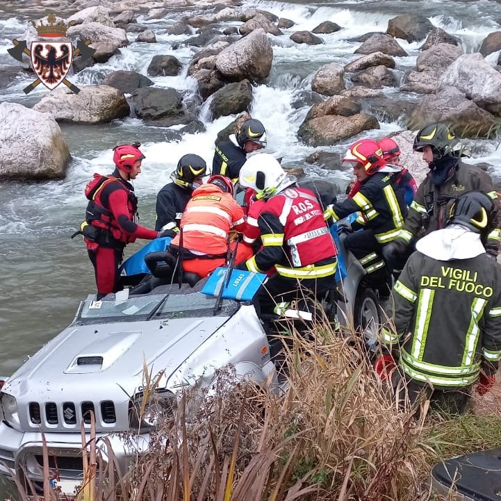 fedvvfvoltn's tweet photo. Gli interventi della #domenica: #vvfdro allertati alle 11.49 dopo che un’auto è caduta nelle gelide acque del fiume Sarca, #vvfpraso alle prese con taglio piante e messa in sicurezza SP 27 a seguito della nevicata. #vvftrentino #essercisempre https://t.co/N0F4hW8aAo