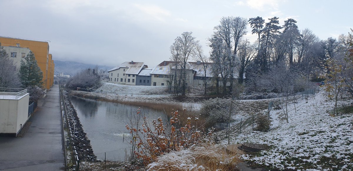 SandrinePRAT2's tweet photo. 🏁👉Lancement ce matin à l'IFSI d'Annecy la 2️⃣nde édition de la formation courte de futurs agents bio nettoyage 😷pour 🏥 l' @HopAnnecyStJu via une Action de Formation Préalable au Recrutement, financement @poleemploi_ara 👌 https://t.co/Iybqgs3Kzg