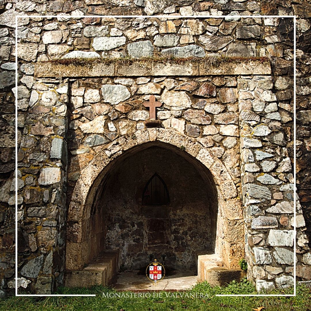 ValvaneraDe's tweet photo. Fuente de vida, paz, refugio y amor. En el interior de esta gruta en el Monasterio de Valvanera encontrarás, además de agua fresca, una imagen de nuestra Madre, María Santísima. Un milagroso hallazgo para quien está sediento. 

#MonasteriodeValvanera #Espiritualidad #Santuario https://t.co/9E1edOTaYM