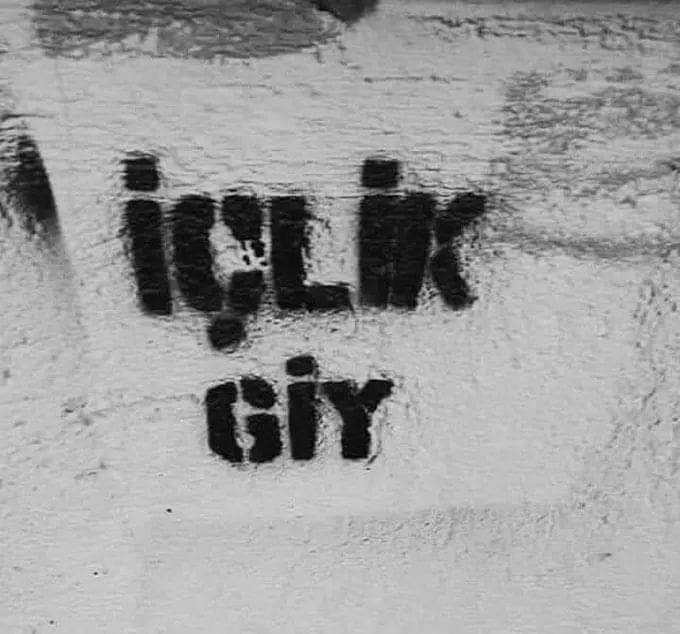 📌Ben #CemalSüreya değilim ki 
"Üşüdüysen söyle Sevqilim;
Seni bir kat daha seveyim.”😁diyeyim.. 🙄
Don qiy, içlik qiy:)) üşütme bebeim ...✔🙈😁😁😂😂😂

Mutlu Haftalar 😊☕🍫🌹