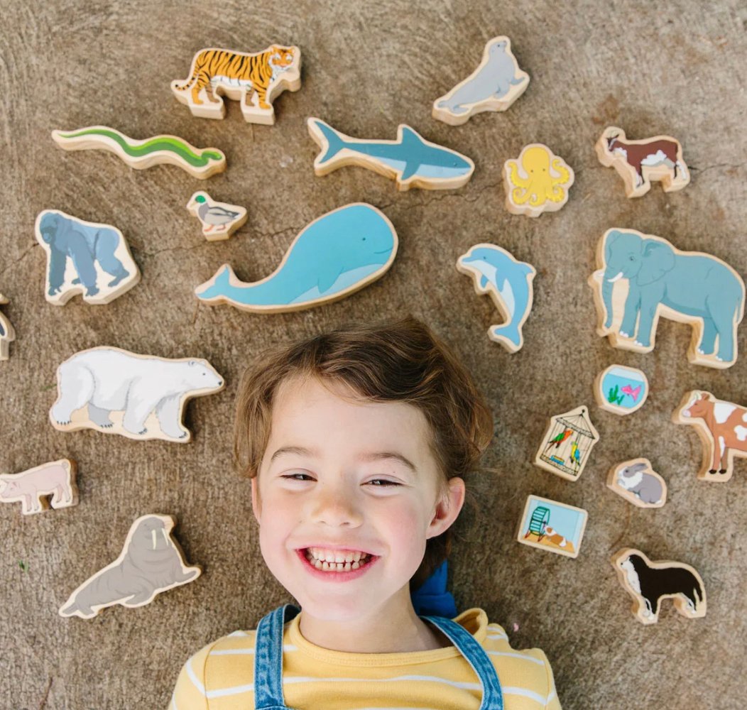 Double tap if you have had SNOW❄️ and enjoyed waking up to it this morning! Our little lady was desperate to make a snowman!!!
Anyone else? 
.
.
.
.
.
.
#snow #letthemplay #itsbeginningtolookalotlikechristmas #christmas 
#christmasgiftguide #woodentoys #woodenanimals #bestpre