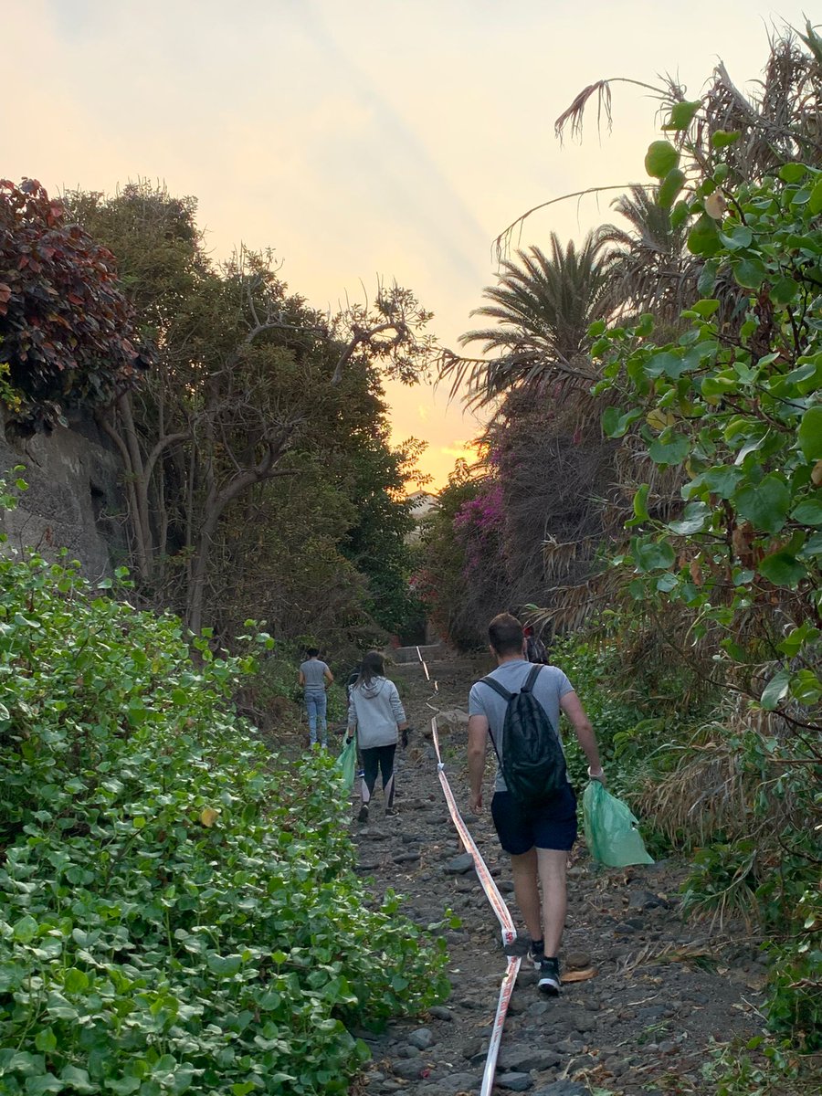 movingtheplanet's tweet photo. Moving Chain no es solo una acción, es la preservación del mundo y sus recursos 🌎💚🤝
¿Te gustaría hacer #movingchain en tu localidad? Contacta con nosotros 📲
#movingtheplanet #recicla #savetheworld #sostenibilidad https://t.co/jxJ43BWO4j