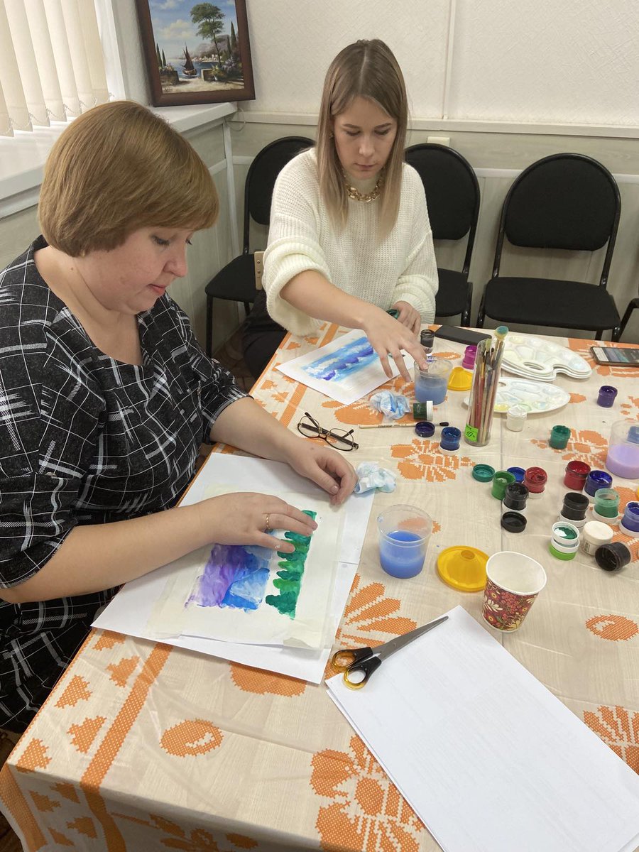 Свой проф. праздник психологи ГБУ ЦППМСП м.р.К-Черкасский отметили как настоящие профессионалы своего дела. Рисовали картины в технике правополушарного рисования вверх ногами и пальцами. В это время человек не думает о результате, а получает наслаждение от процесса. <a href="/uprobraz2018/">Отрадненское управление МОНСО</a>