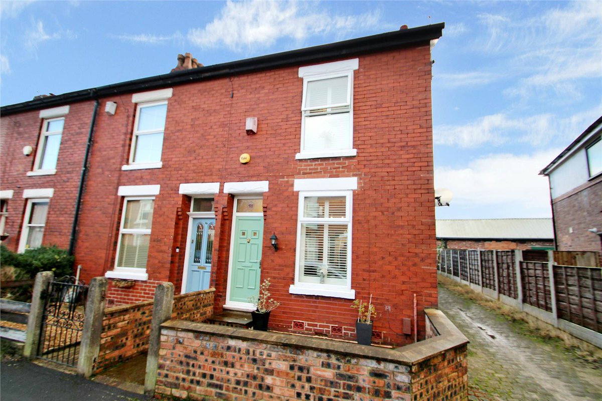 WatersonsEA's tweet photo. NEW!
Waverley Road, #Sale - £285,000
A stylish, comprehensively upgraded, two double bedroomed period end terrace which offers superb accommodation. Re fitted kitchen &amp; bathroom. Delightful courtyard garden. For a #viewing ☎️01619736688 #property #forsale #estateagent #saletown https://t.co/svwGgjaJL0