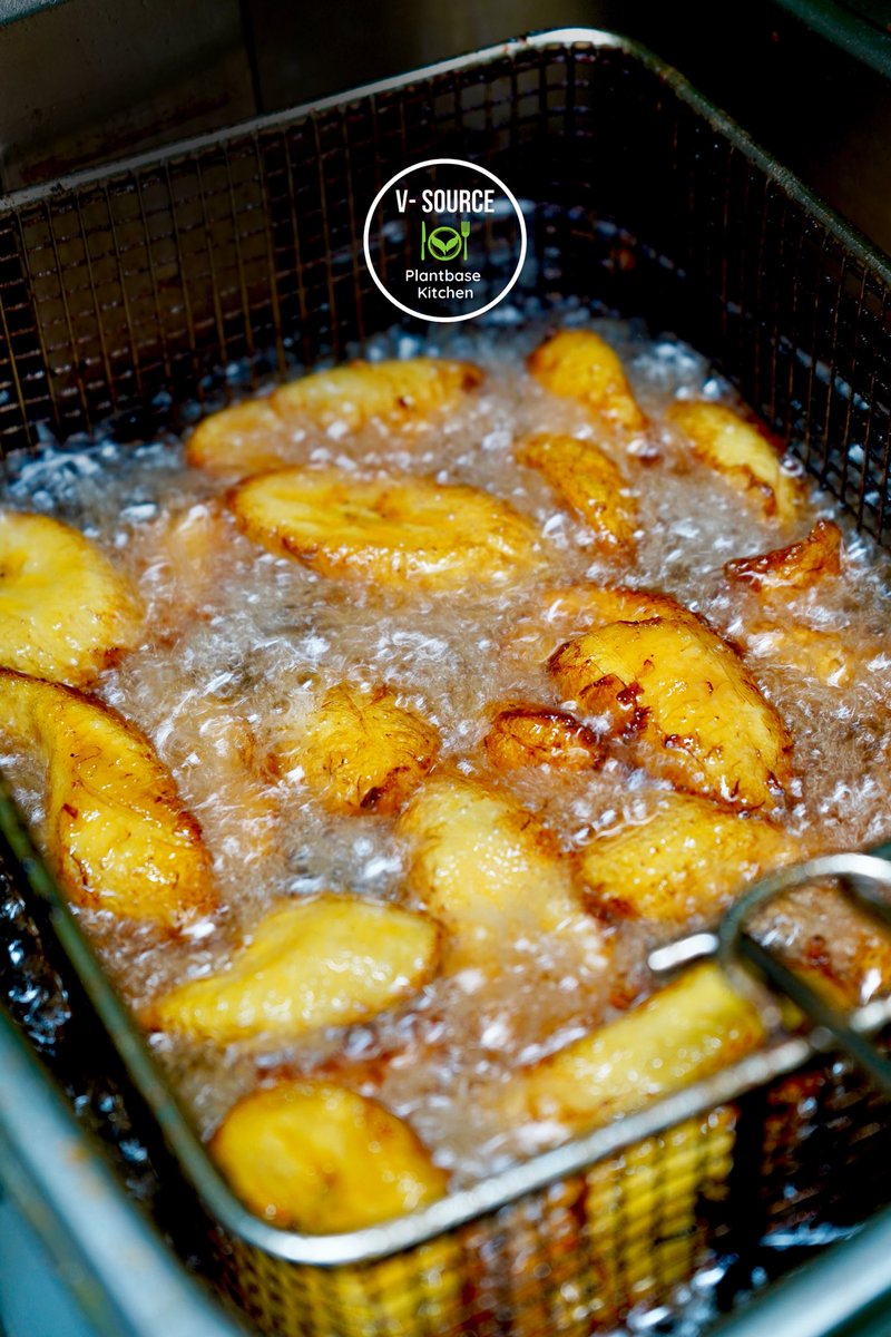 vsourcekitchen's tweet photo. Plantain for days!👌🏼

We know how to put a smile on your face… You guessed it, PLANTAIN! 😍

A favorite at V-Source! 😋

We are OPEN from 12PM - 8PM ⏰ 

To order directly to the shop please call: 07424 714780 ☎️ 

#ackee #veganrice #vegrice #vsource #dulwhich #brixton #mealprep https://t.co/3hDqfzWDvr