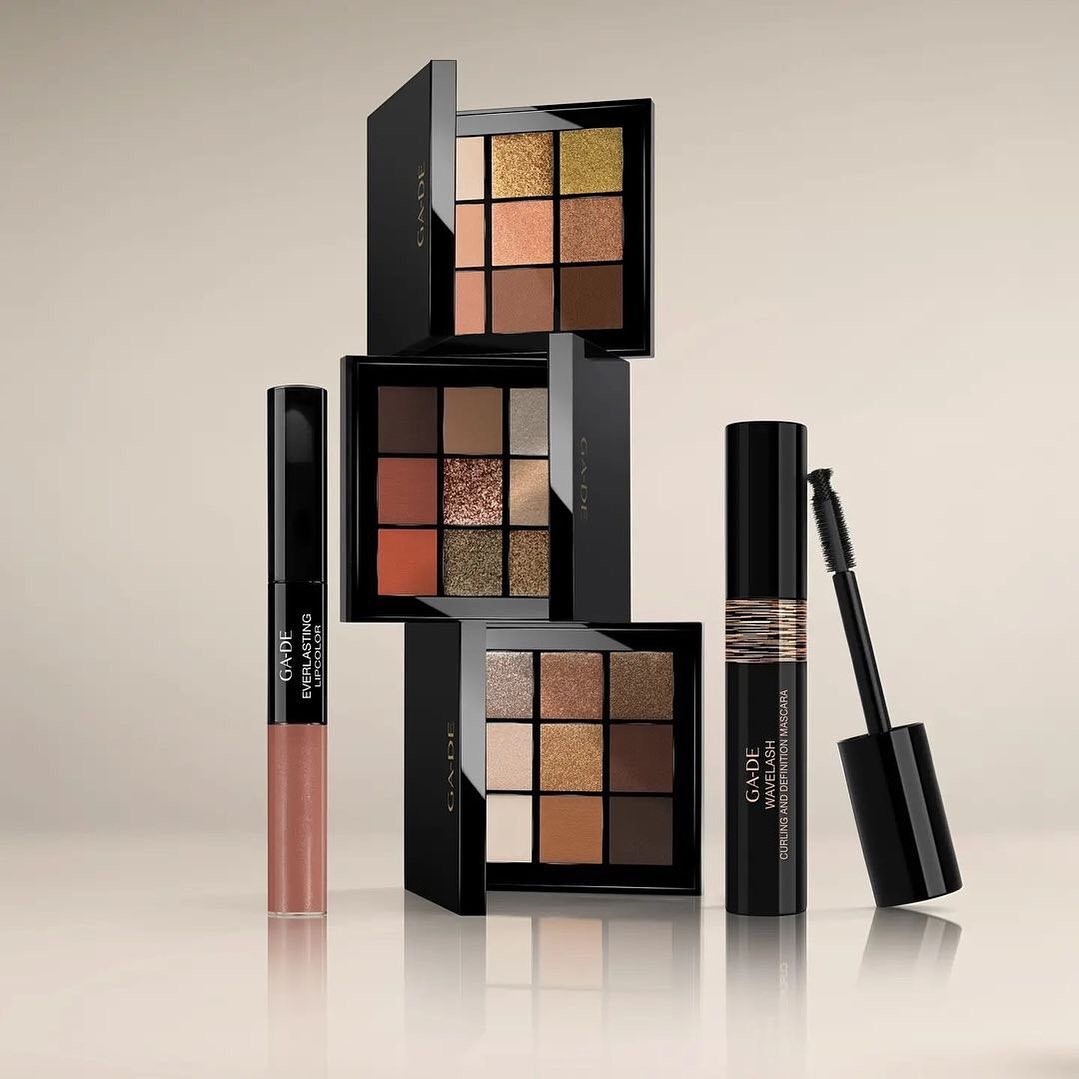 Let's talk about your iconic @gade_uk Holiday look in the:

⭐ GA-DE EVERLASTING LIPCOLOR;
⭐ GA-DE VELVETEEN Eyeshadow Palette; and
⭐ GA-DE WAVELASH Curling &amp; Definition Mascara.

This is your look; glamourgenius.co.uk/gade

#wearingGADE