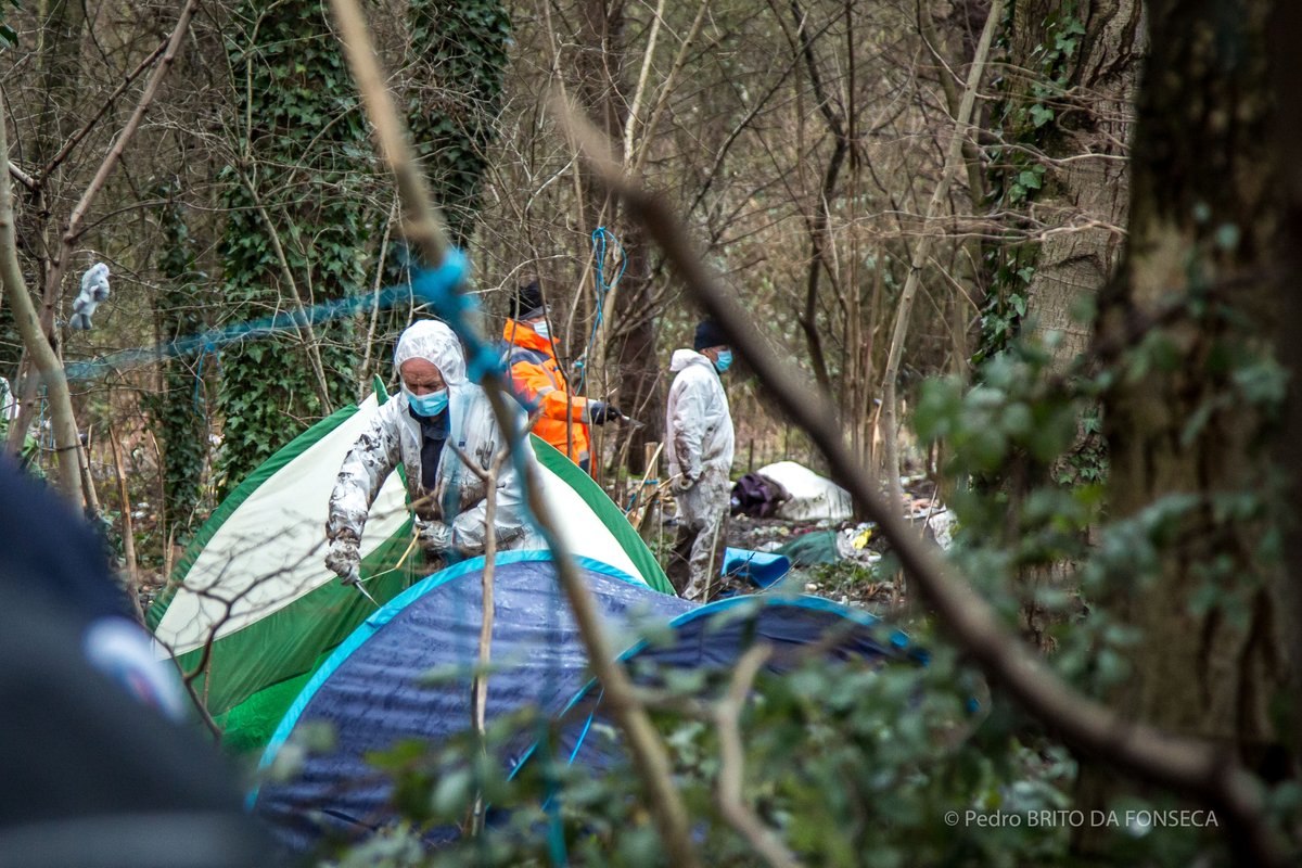 #DarmaninMent 
Voir l'intégralité du reportage de <a href="/dafonsecapedro/">brito da fonseca pedro</a> dans les environs de Grande-Synthe, publié sur <a href="/bastamedia_/">Basta!</a> 
basta.media/Exiles-refugie…