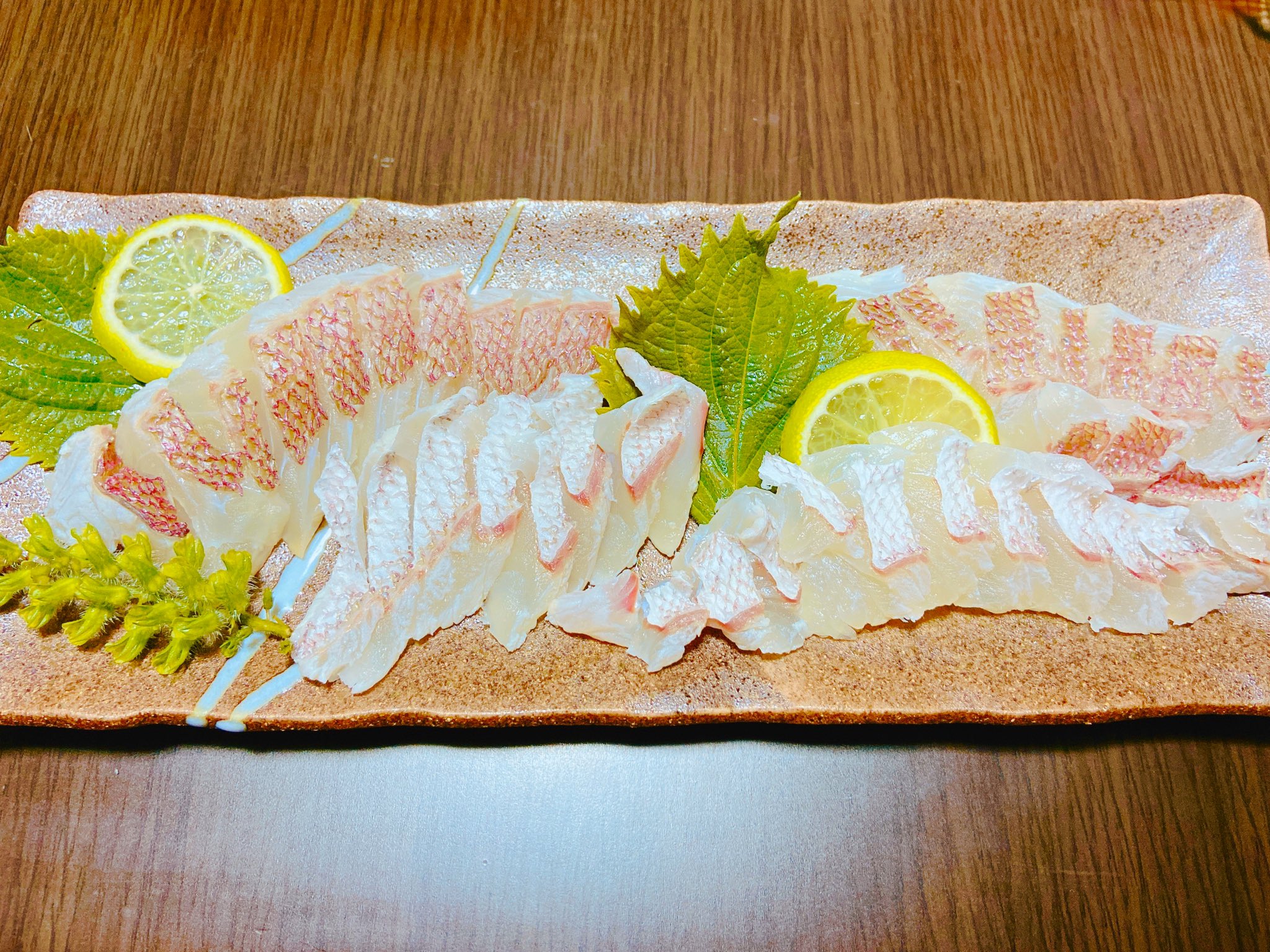 さおりんご ポンコツolの釣りキャン 初めて沖メバルをお刺身で食べたらすんごい美味しかった 沖メバルの肝醤油もおいしいと聞いて 立派な肝持ちだったのでやったらたまらなかった メバル釣りたい メバルはいただいたのだ T Co