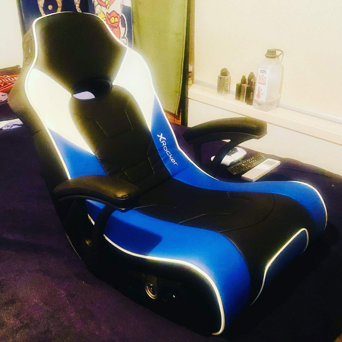 SteveET6's tweet photo. It came! #chairstream preceding a quick #gamestream to test it out! 

#twitch #xrockergamingchair #streaming #gamer #modeller #hobbiest #painter #nerdboy https://t.co/aoxxubpud8