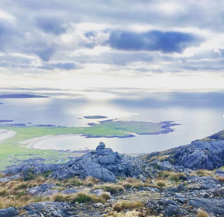 Lots to do in #Connemara including hiking, swimming, cycling and plenty of views! 🥾🚲🙌

Neart le déanamh in #Conamara siúlóidí, snámh, rothaíocht agus radharcanna áille san áireamh! 🥾🚲🙌

📸 roisww [IG]
📍Errisbeg, Roundstone
