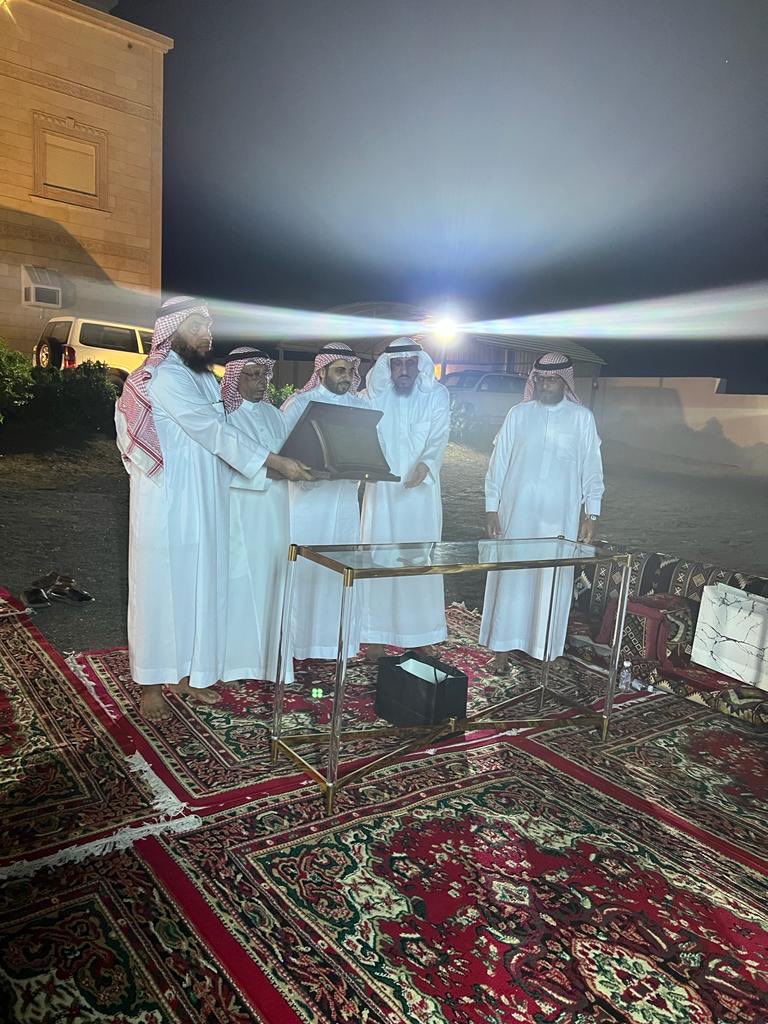 abdoshfe's tweet photo. حضرت مساء البارحة حفلا أقامه الشيخ مصلح بن صالح بن فوزان الصحفي بمنزله العامر  بقرية  أم الجرم تكريما لأقاربه الدكتور وسيم الصحفي  والدكتور ياسر الصحفي وطالب الدراسات العليا ( الدكتوراة ) الأستاذ مهند الصحفي وكان حفلا بهيجا يليق بالعلم وأهله https://t.co/UL2aRyNpUG