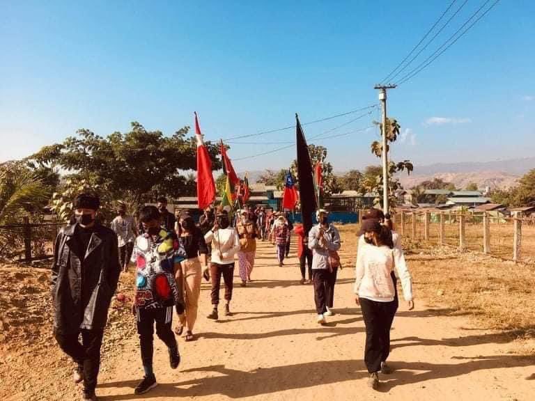 hpaungnai's tweet photo. Hpakant rejects military dictatorship 

November 29, 2021
Hpakant residents in Kachin State took to the streets to protest against Myanmar’s dictatorship on Monday, despite an internet blackout in the township for more than three months. 
(Photo: CJ)

#WhatsHappeningInMyanmar https://t.co/zPZFLX3EUH