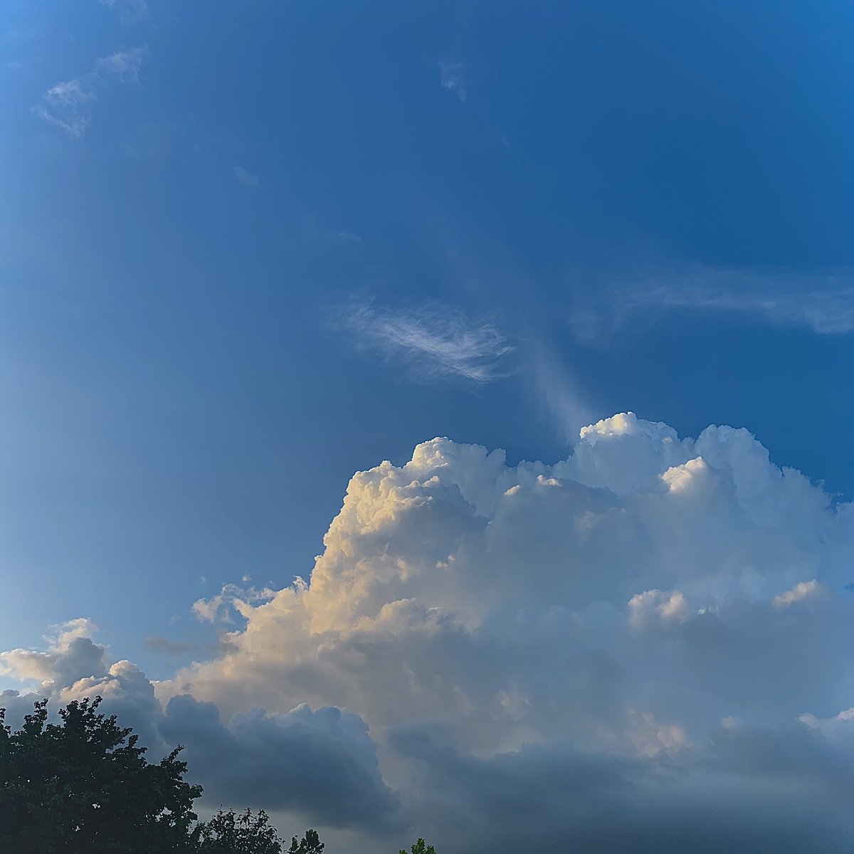 The sky never closes its eyes